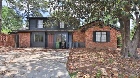 Group Getaway 6BR Near Fort Benning Huge Kitchen Private Yard House in Columbus