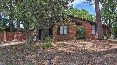 Group Getaway 6BR Near Fort Benning Huge Kitchen Private Yard House in Columbus