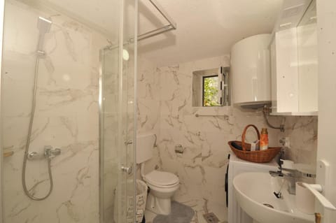 Old stone house Danka Villa in Muo