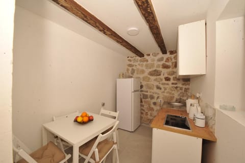 Old stone house Danka Villa in Muo