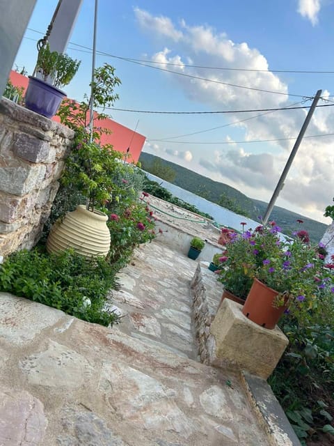 Levanta Chalet in Islands