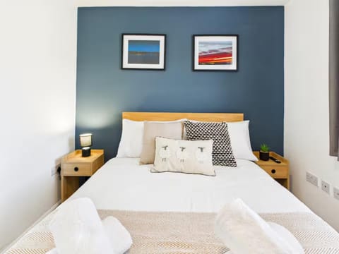 2 Bed Home Port Talbot - Perfect For Contractors & Families House in Wales