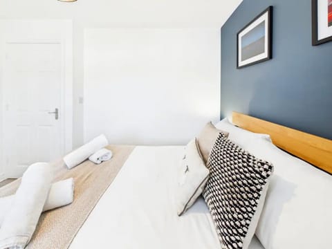 2 Bed Home Port Talbot - Perfect For Contractors & Families House in Wales