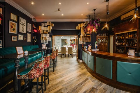 Lounge or bar, Seating area, Alcoholic drinks, Non alcoholic drinks