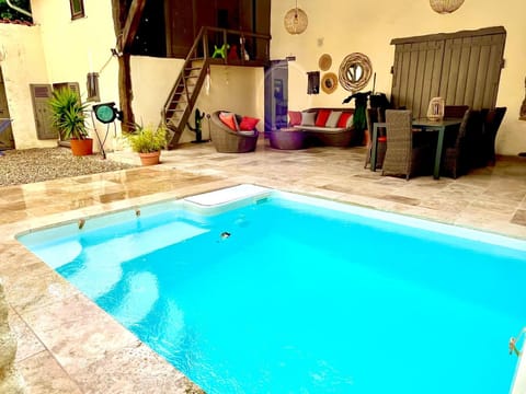 Patio, Pool view, Swimming pool, Swimming pool, sunbed