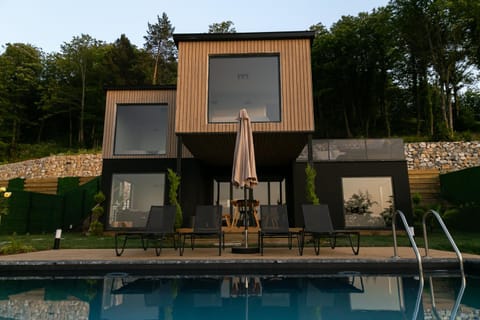 Property building, Patio, Day, Pool view, Swimming pool, sunbed