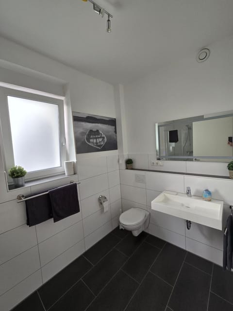 Bathroom, towels