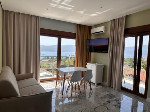 View (from property/room), Balcony/Terrace, Living room, Seating area, Dining area, air conditioner
