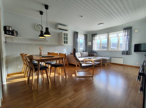 TV and multimedia, Coffee/tea facilities, View (from property/room), Living room, Photo of the whole room, Seating area, Dining area, kitchen, air conditioner