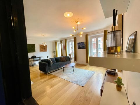 Kitchen or kitchenette, Living room, Seating area, Dining area, minibar, pet friendly, stove