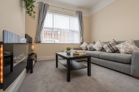 Large cosy house - free on street parking House in Liverpool