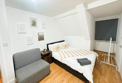 Bed, Seating area, Bedroom, towels