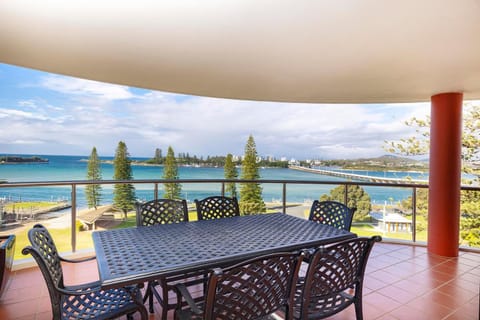 Balcony/Terrace, Dining area, Lake view