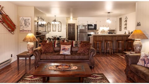 Bed, Kitchen or kitchenette, Living room, Seating area, Bedroom, furniture, kitchen