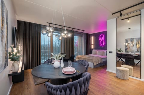 TV and multimedia, Living room, Seating area, Bedroom