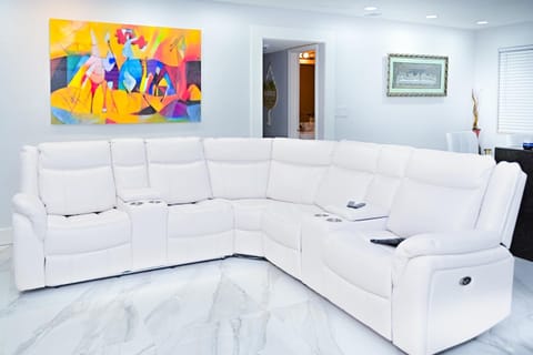 Luxury home 5 minutes from stadium Villa in Miami Gardens