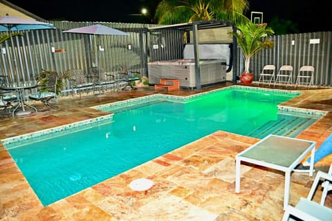 Luxury home 5 minutes from stadium Villa in Miami Gardens