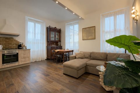 Kitchen or kitchenette, Living room, Seating area, Dining area, flat iron, minibar, pet friendly, stove