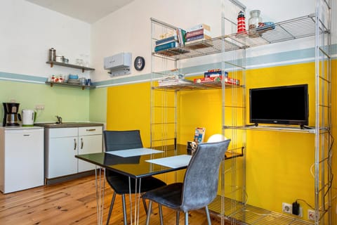 Property building, Kitchen or kitchenette, Living room