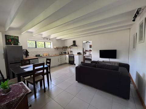 TV and multimedia, Kitchen or kitchenette, Living room, Dining area