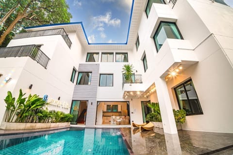 Property building, Swimming pool