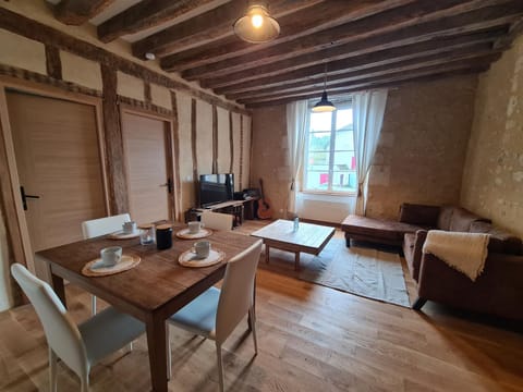 Seating area, Dining area