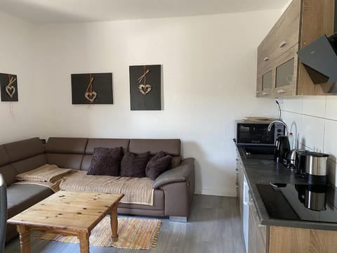 Coffee/tea facilities, Kitchen or kitchenette, Living room, Seating area, Dining area, pet friendly, toaster