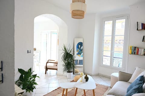 Library, Living room, Decorative detail, Seating area