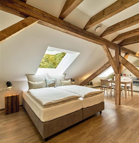 Bed, Photo of the whole room, Seating area, Bedroom