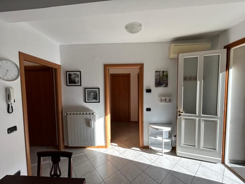 Living room, internet, air conditioner