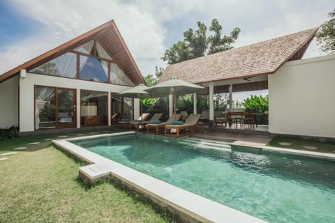 Patio, Day, Garden, Pool view, sunbed