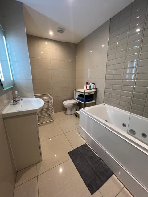 Lovely Dublin Home - Just 15 Mins to City Centre Bed and Breakfast in Dublin