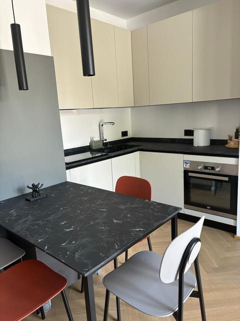 Kitchen or kitchenette, Dining area, stove