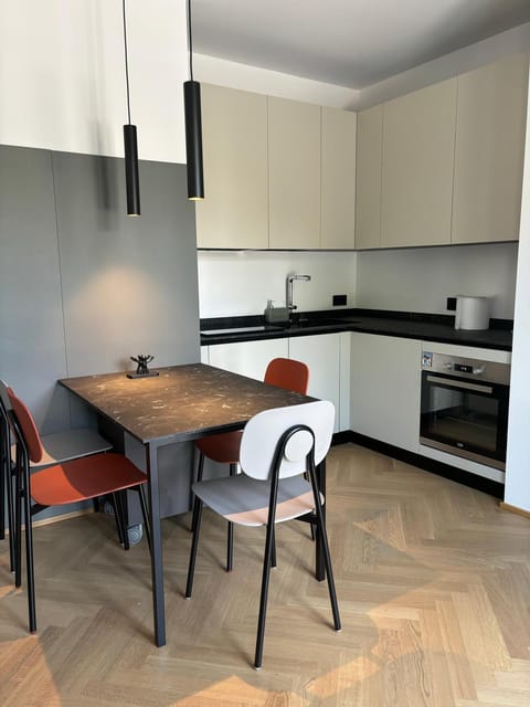 Kitchen or kitchenette, Dining area, stove