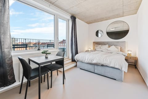 Bed, Photo of the whole room, Seating area