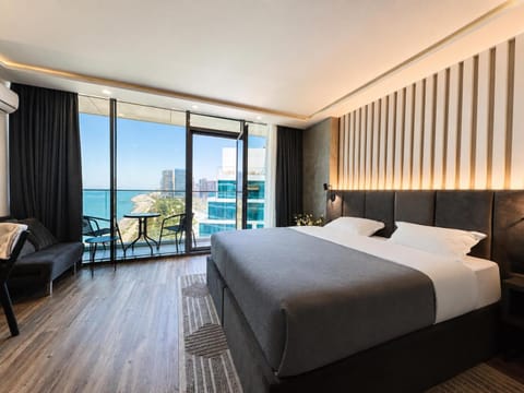 Bed, Natural landscape, View (from property/room), Balcony/Terrace, Living room, Photo of the whole room, Bedroom, Sea view, VIP, air conditioner