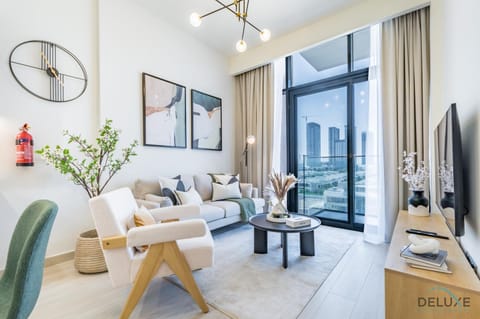 TV and multimedia, Living room, Seating area, Evening entertainment
