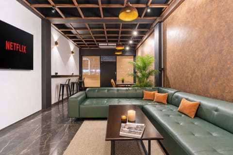 Property building, Communal lounge/ TV room, TV and multimedia, Living room, Photo of the whole room, Seating area, Dining area, Evening entertainment, Evening entertainment