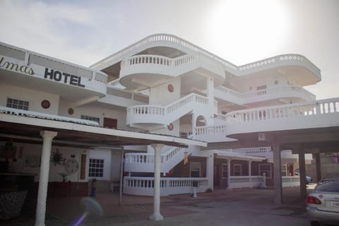 Property building, Balcony/Terrace, Parking