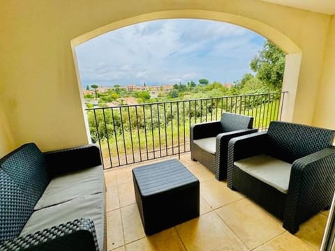 Day, Natural landscape, View (from property/room), Balcony/Terrace