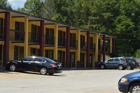 Sun Down Lodge Motel in Locust Grove