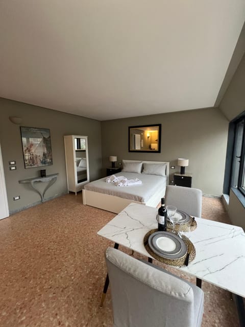 Bed, TV and multimedia, Living room, Photo of the whole room, Seating area, Bedroom