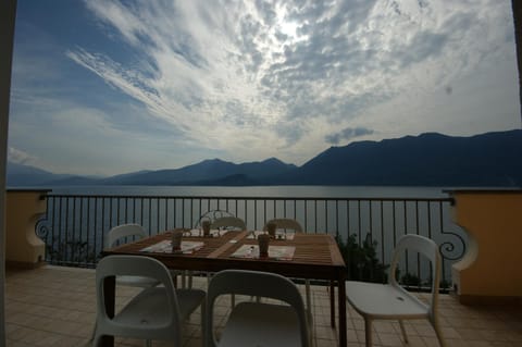 Balcony/Terrace, Lake view