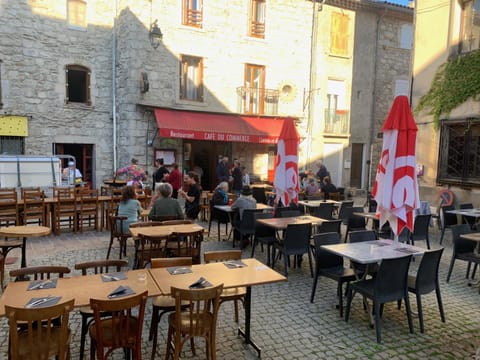 Property building, Restaurant/places to eat