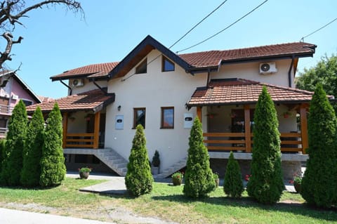 Property building, Day, Garden, Garden view