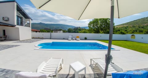 Mountain view, Swimming pool, sunbed