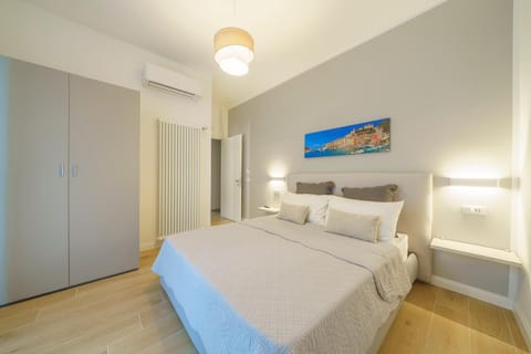 Shower, Bed, Bathroom, Photo of the whole room, Bedroom, wardrobe, air conditioner