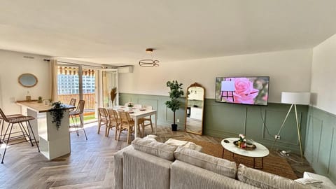 Modern & Cosy 3 Bedrooms train tramway Apartment in Nice