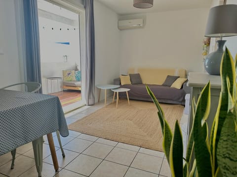 Living room, Dining area, air conditioner