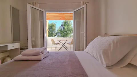 Bed, View (from property/room), Balcony/Terrace, Photo of the whole room, Bedroom, towels